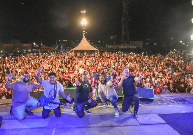 Marcha para Jesus lota arena de Avenida com show da banda Trazendo a Arca