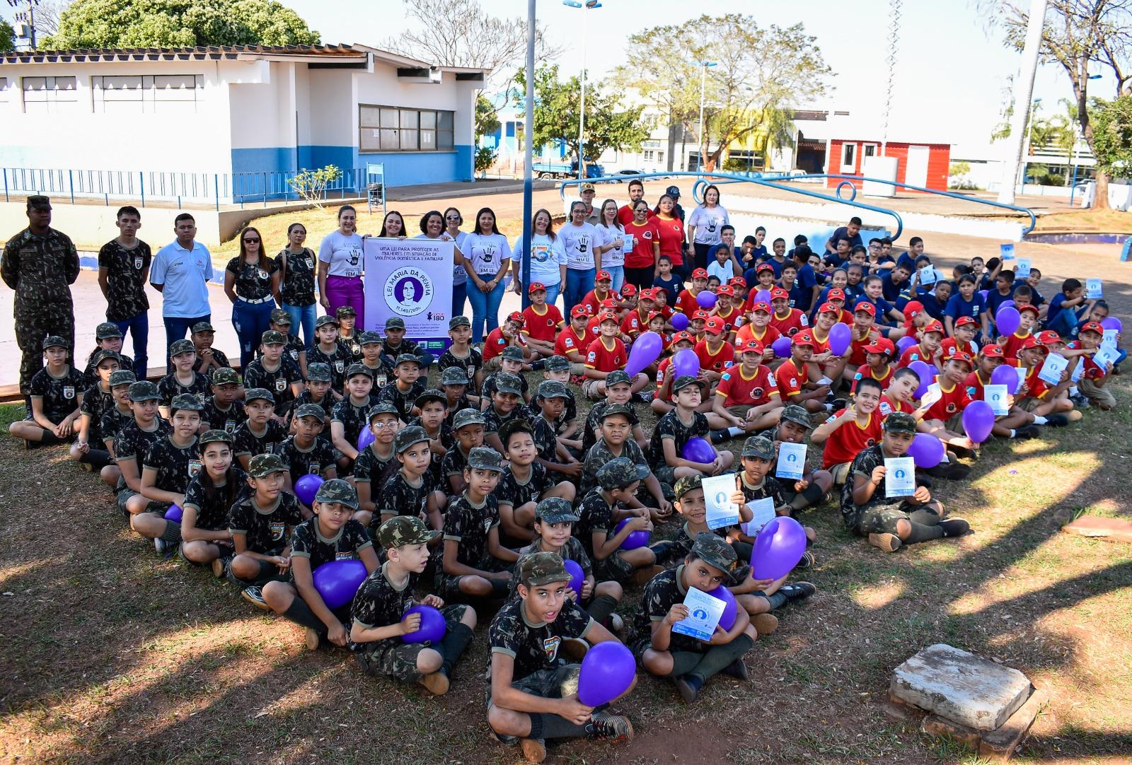 Projetos Sociais visitam comércios para enfatizar Lei Maria da Penha