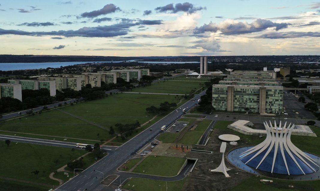 Servidores federais e governo ainda não têm consenso para reajuste de 2024