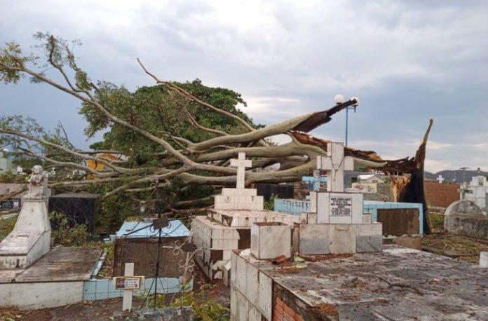 Agesul e Defesa Civil atuam para reduzir estragos causados por temporal em Corumbá
