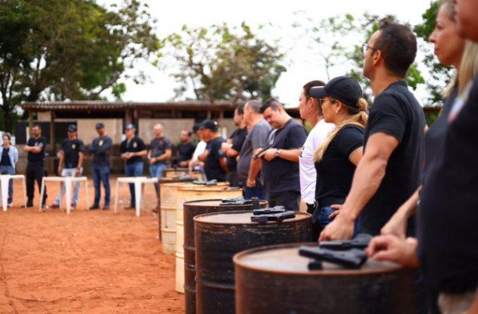 Com investimento de R$ 5,8 milhões, Governo de MS substitui armas de 100% dos policiais civis da ativa