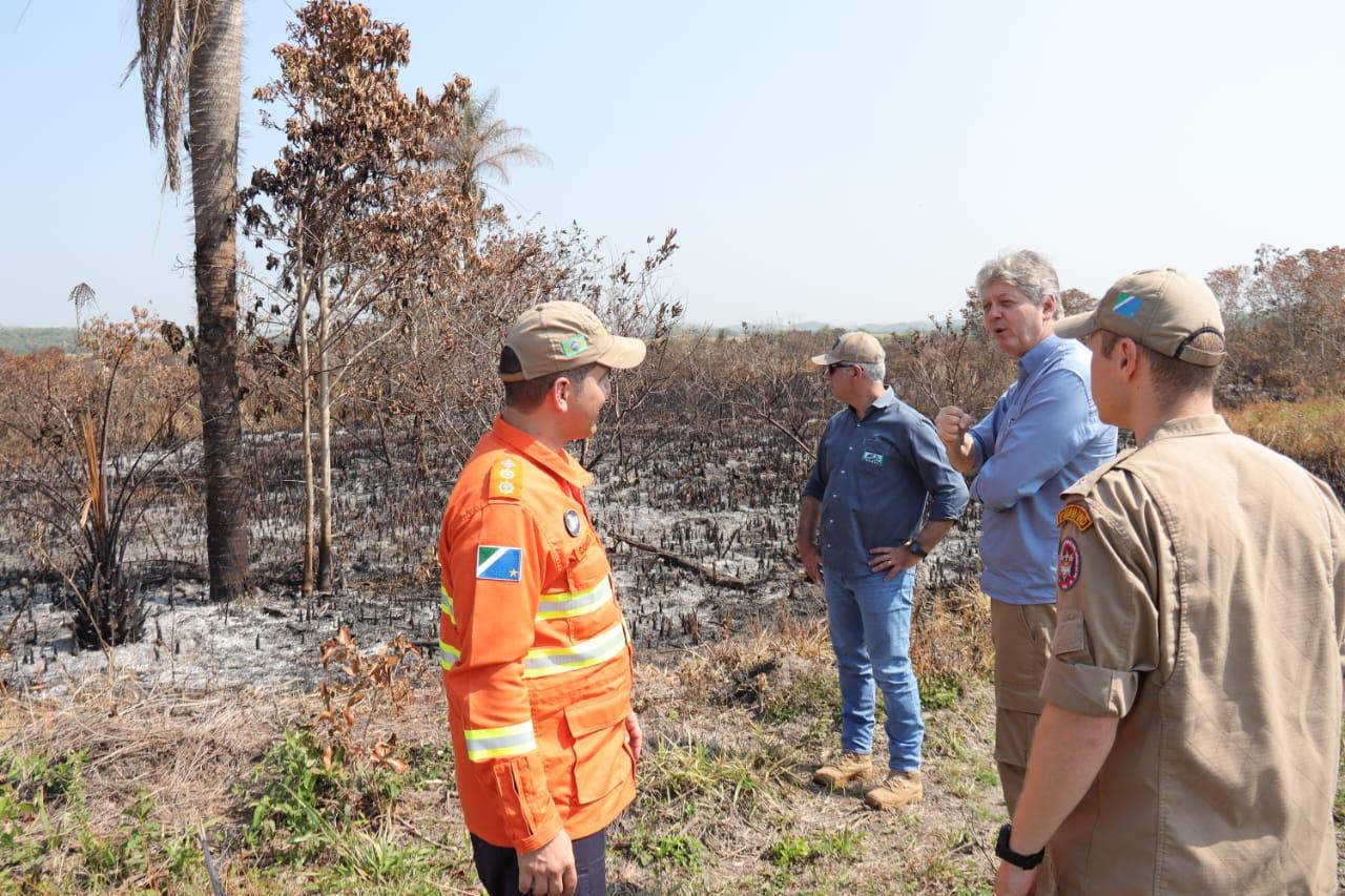 Governo de MS acompanha operação de combate a incêndios florestais em Bonito e região