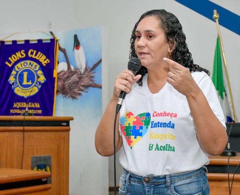 Lions promove palestra sobre autismo, reúne famílias e rede de apoio do município