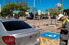 CCJ aprova lei tornando infração gravíssima bloquear ou estacionar em rampa de pessoa com deficiência