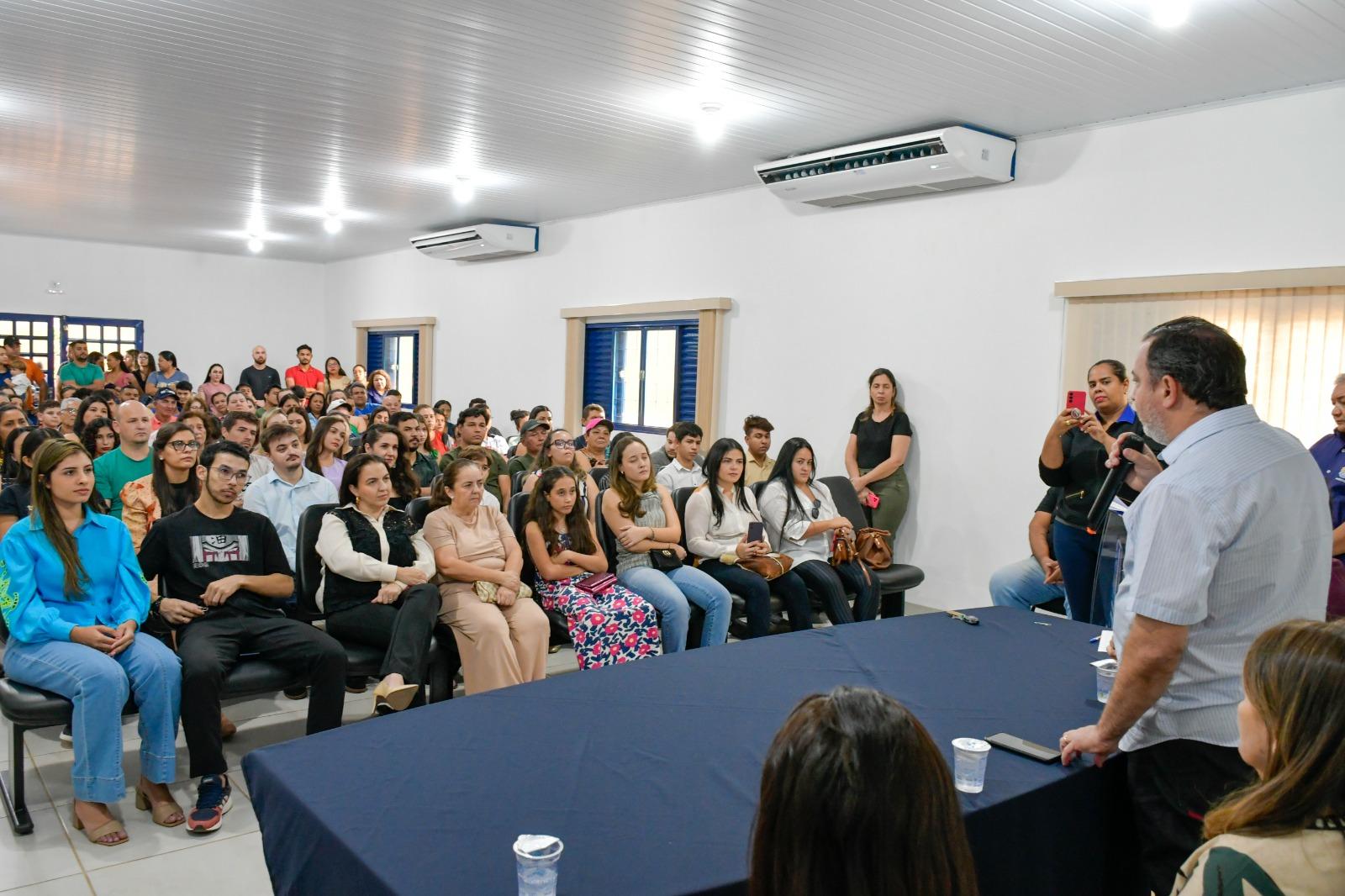 Mais 72 aprovados em concurso público tomam posse em Aquidauana