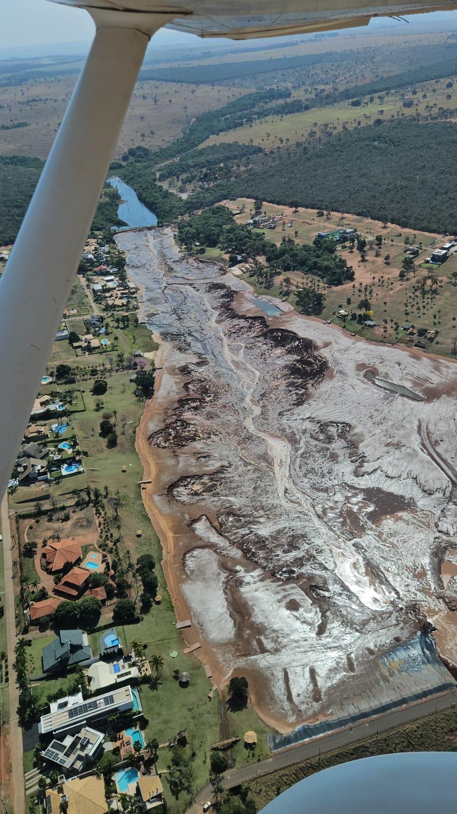 Barragem de condomínio de luxo estoura