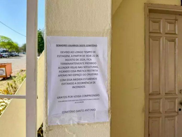 Cemitérios da Capital proíbem acender velas em túmulos por causa de incêndios