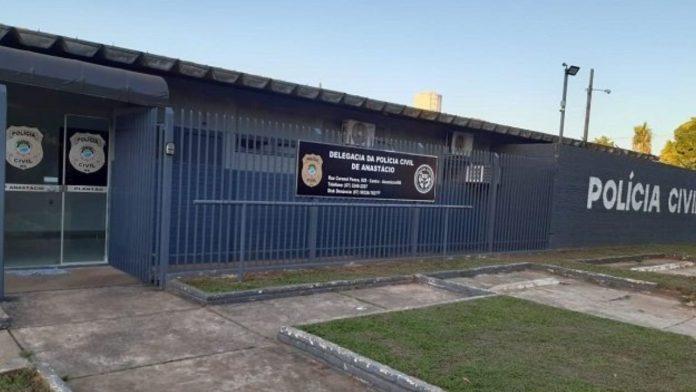 Homem ameaça matar pai e esposa com faca e vai parar na Delegacia de Anastácio