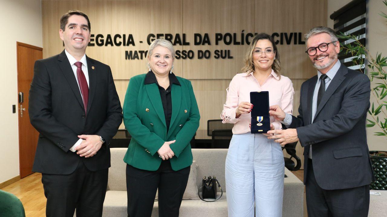 Juíza de Aquidauana foi homenageada pela Polícia Civil com Medalha Prêmio