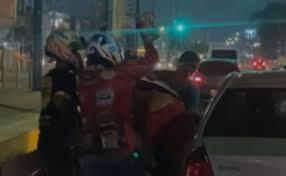 Motorista é apedrejado até a morte por entregadores após atropelar motoboy