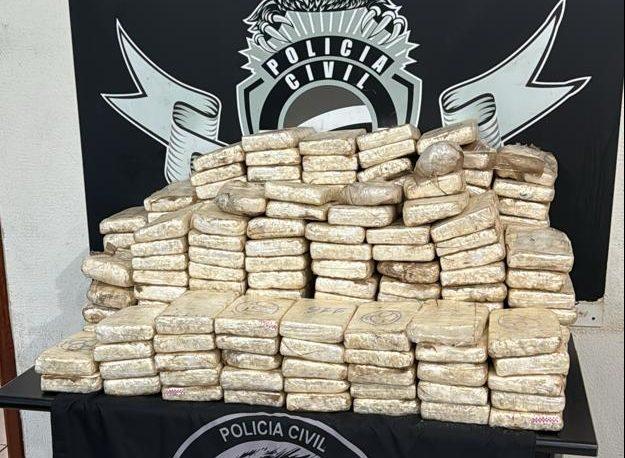 Policiais apreendem 215kg de cocaína e prendem traficante