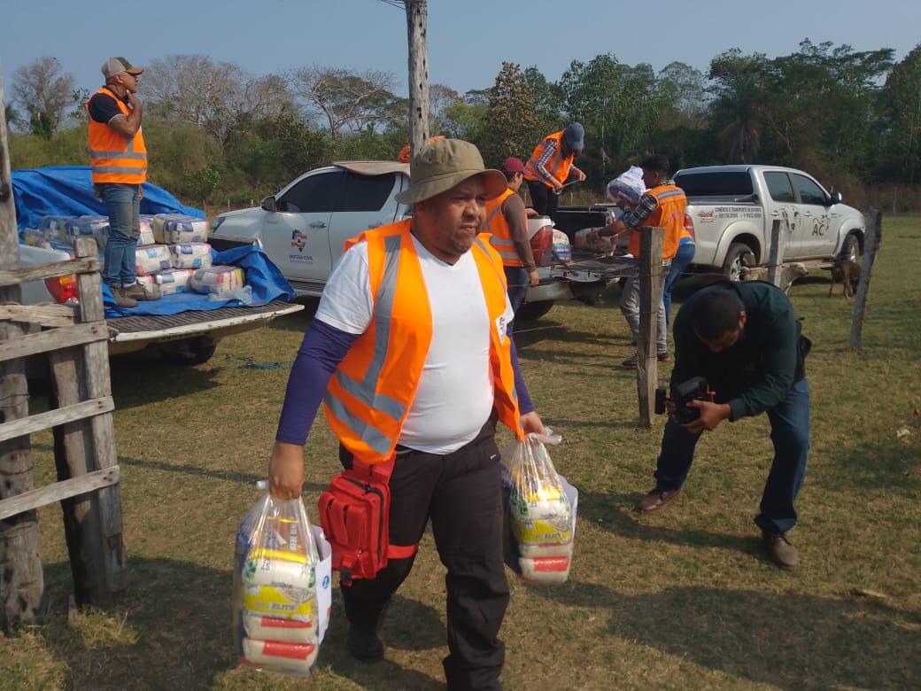 Ribeirinhos recebem ajuda humanitária no coração do Pantanal