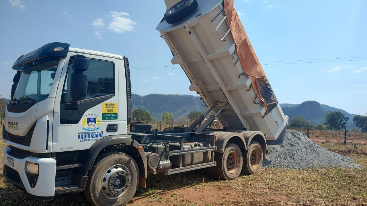 Com apoio da prefeitura, produtores dos Indaiás iniciam plantio de urucum
