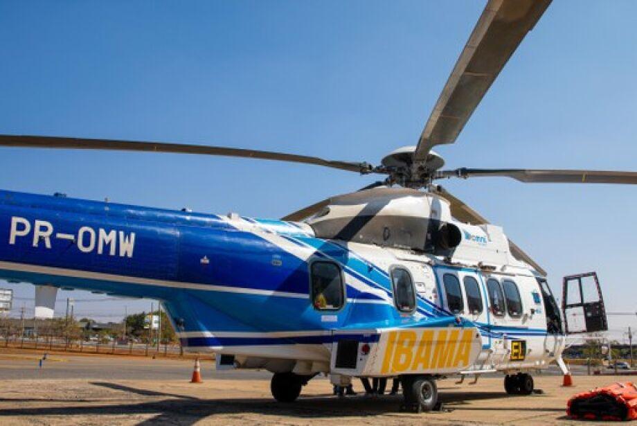 Helicóptero fretado de Portugal chega para ajudar no combate a incêndios no Pantanal
