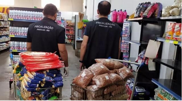Carne contaminada e produtos vencidos aumentam risco em supermercados