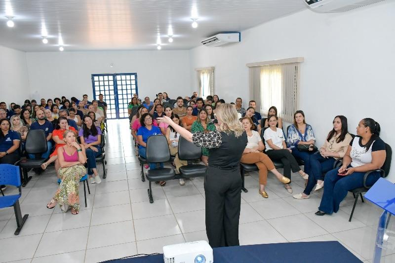 Equipes participam de palestra em alusão ao Dia do Servidor Público