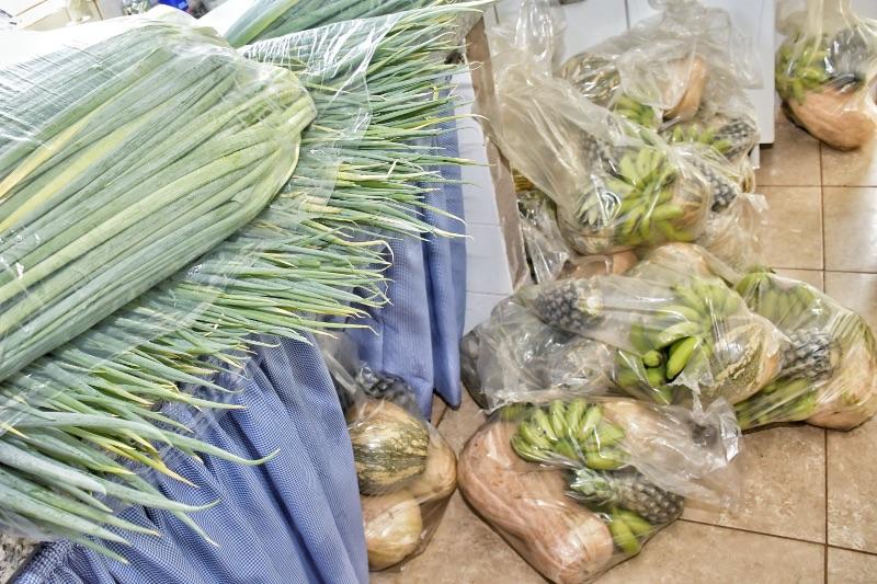 Famílias atendidas pelo CRAS I recebem cestas de hortifrutis