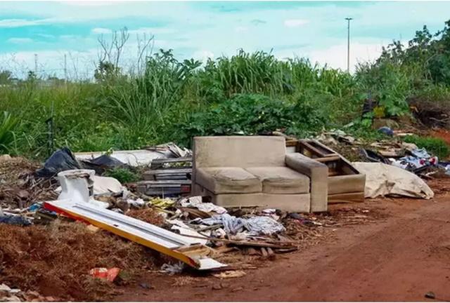 Campo Grande intensifica fiscalização e pune quem descarta lixo irregularmente