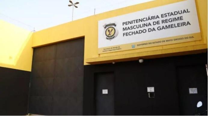 Internos da Gameleira fazem greve de fome após receberem comida azeda e crua, denunciam familiares