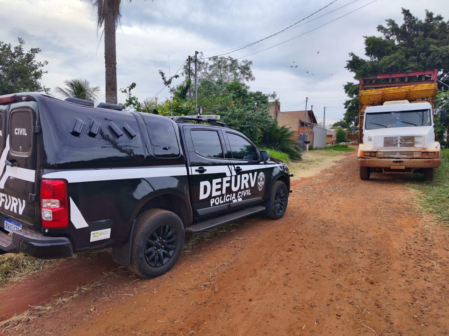 Polícia recupera caminhão apropriado ilegalmente por funcionário de uma empresa de frete