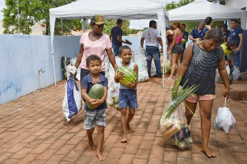 Prefeitura entrega 06 toneladas de alimentos para famílias atendidas pelo CRAS e PAIF