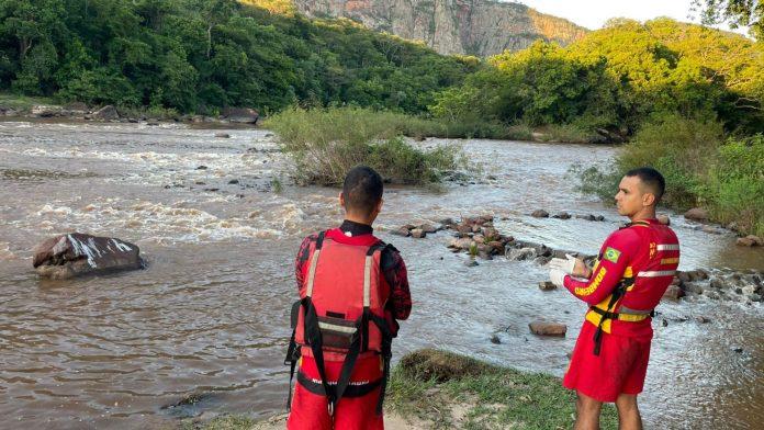 Bombeiros encontram corpo de jovem que se afogou em Piraputanga