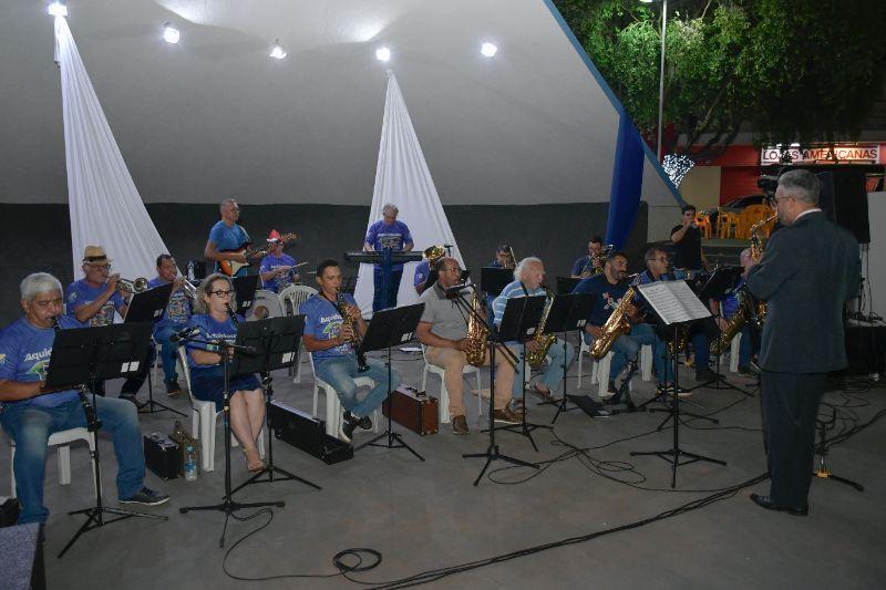 Cantata de Natal movimentou Praça dos Estudantes