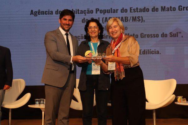 Com programa de regularização fundiária, Agehab ganha prêmio em Fórum Nacional de Habitação