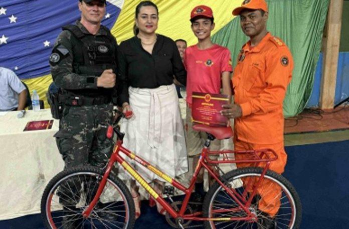 Detentos do Presídio de Dourados reformam bicicletas para alunos de projeto social