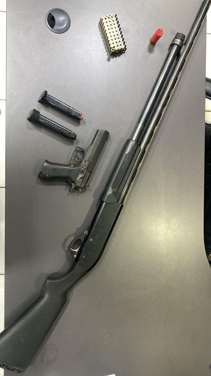 Investigados por homicídio são presos com armas e drogas