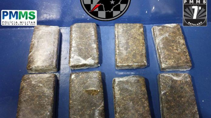 Jovem é flagrado pela PM com tabletes de maconha no bairro Cristo Rei