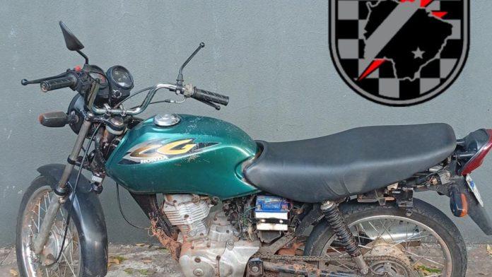 PM de Aquidauana prende 3 foragidos da Justiça e recupera motocicleta furtada