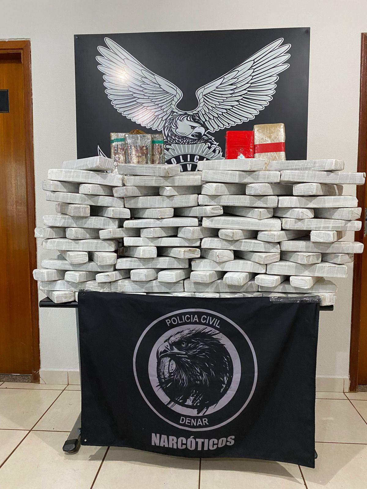 Polícia prende motorista de carreta e apreende cocaína e maconha