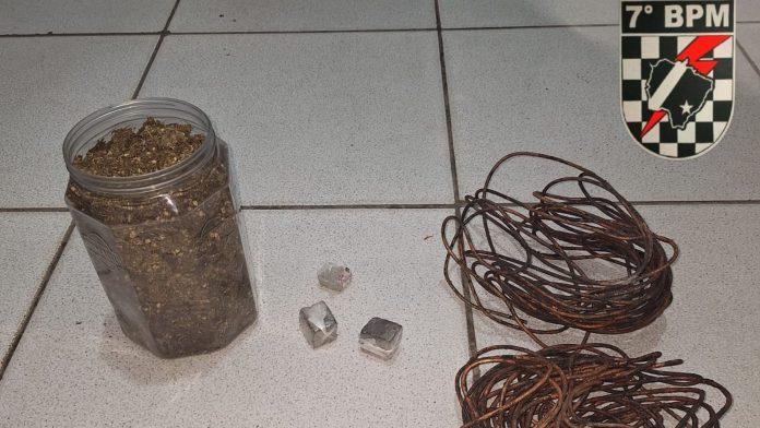 Primos são presos pela PM por furto de fios e tráfico de drogas em Aquidauana