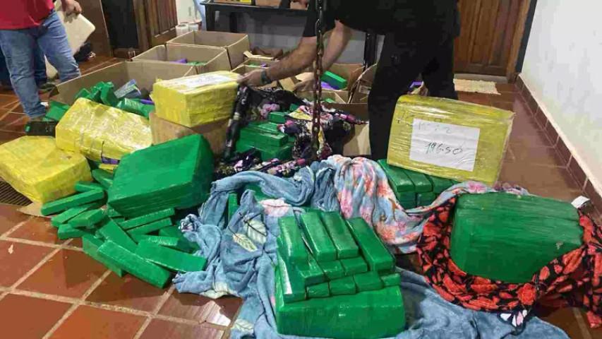Quase uma tonelada de maconha foi apreendida