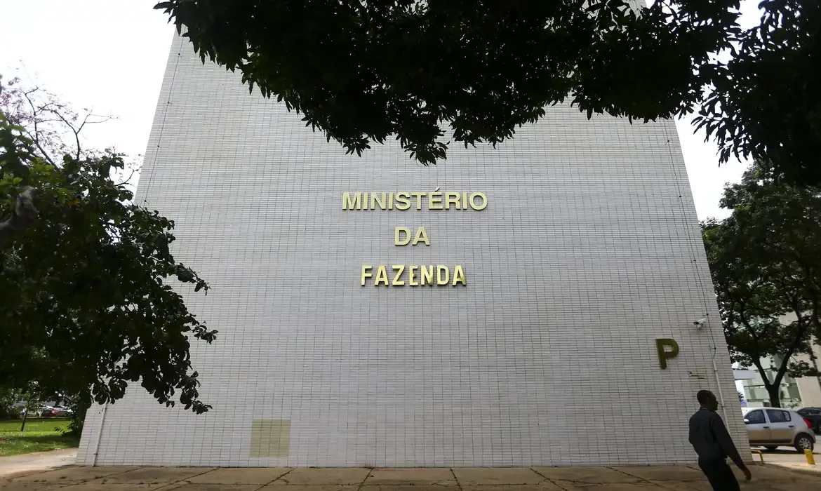 Ministério da Fazenda alerta para golpe com site falso do Desenrola 2.0