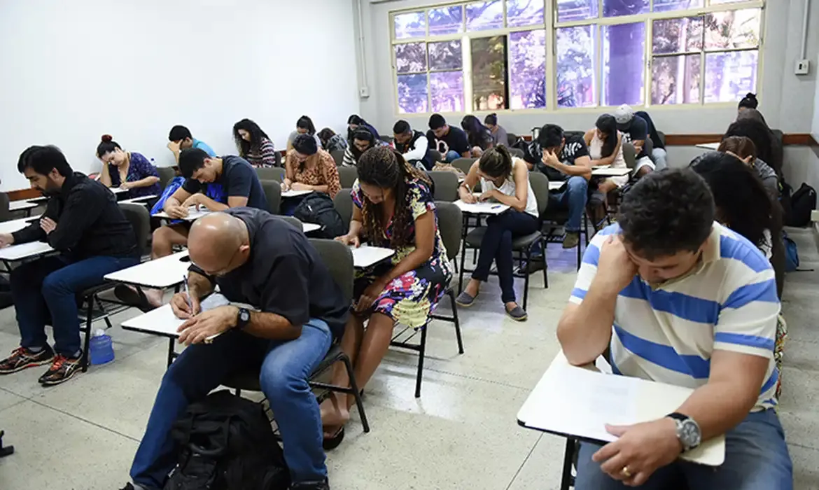 Encceja será realizado no próximo domingo; candidatos já podem consultar locais de prova